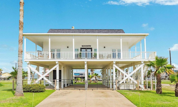 Surfside Beach Casa | Seahaven - Beach Views - Family Friendly - Fenced