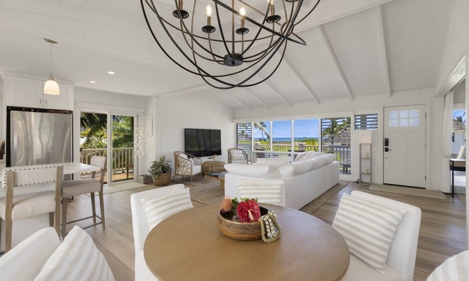 Kailua Casa | Seahorse Beach House: Calm Oasis w/ Private Yard Just Steps from Kailua Beach