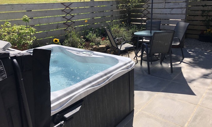 Leedstown Casa | Seahorse Lodge - a hidden countryside gem with Hot tub