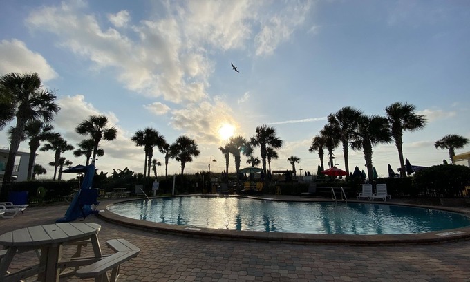 Neptune Beach Hotel | Seahorse Oceanfront Inn