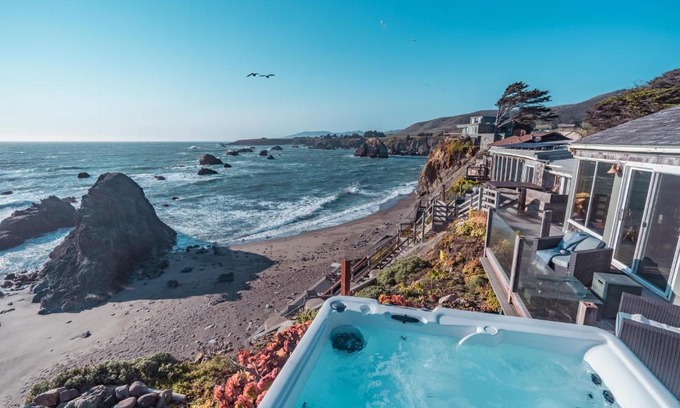 Sereno del Mar Casa | Seamist Beach Cottage, Private Beach & Ocean views