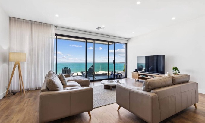 Hayborough Casa | Seamist On Seagull, Expansive Views