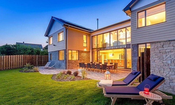 Newquay Casa | Seamist - sleeps 16 guests in 8 bedrooms