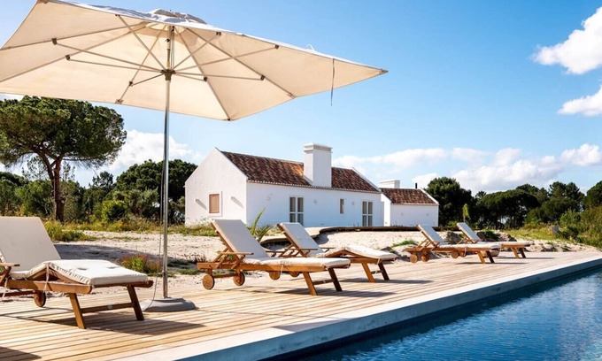 Grandola Apartamento | Seamless luxury amid Comporta's rustic beauty