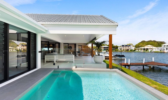 Noosaville Casa | Seamount Quay 22 - Waterfront views, private pool & fishing from your own jetty
