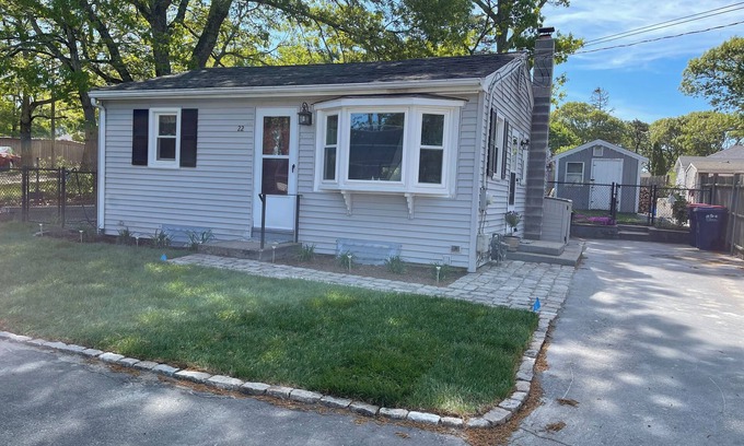 Buzzards Bay Cabaña | SEAS THE DAY CAPE COD COTTAGE
