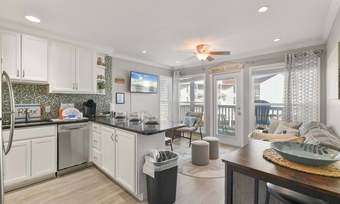 Galveston Condominio | Seascape 1215 Studio Bedroom Condo by RedAwning