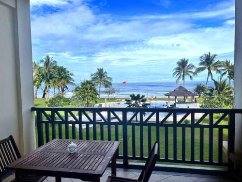 Karambunai Apartamento | Seascape Karambunai Home - Amazing sea front view!