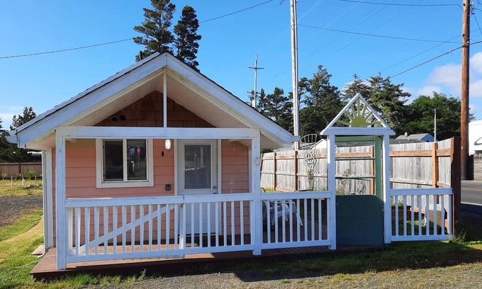 Grayland Cabaña | "Seascapes Cottage" 1-Bed by the Sea w/fireplace