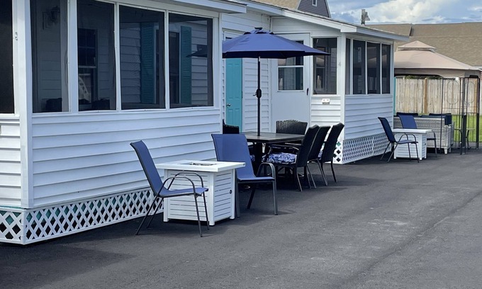 Old Orchard Beach Cabaña | Seashell Cottages/JK Rentals - Cottage 3, 3 full beds