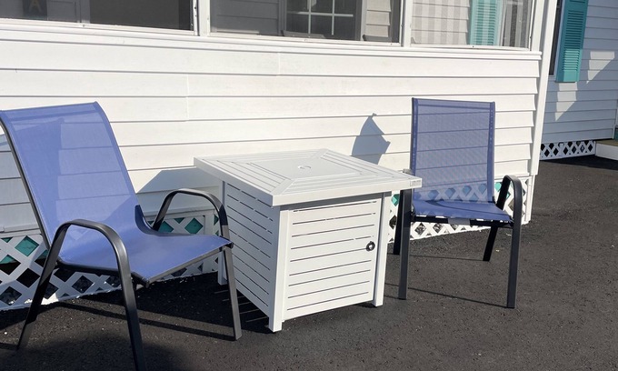 Old Orchard Beach Cabaña | Seashell Cottages/JK Rentals - Cottage 4, 2 full beds, 1 twin