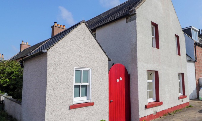 Cromarty Cabaña | SEASHELL COTTAGE, family friendly, with open fire in Cromarty
