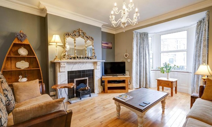 Amble Casa | Seashell House with SEA VIEWS and FREE GYM POOL PASS