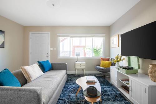 Village of La Jolla Apartamento | Seashore Buyout by AvantStay Sleeps 21 7 Spaces