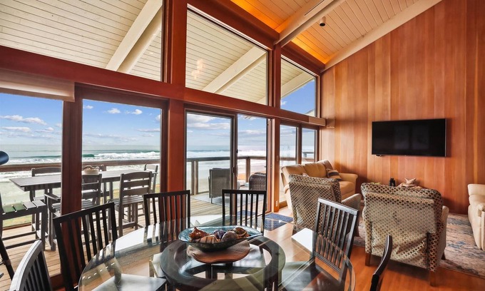 La Selva Beach Casa | Seashore Retreat: Waterfront Haven, Stunning Ocean Views, Private Beach Access