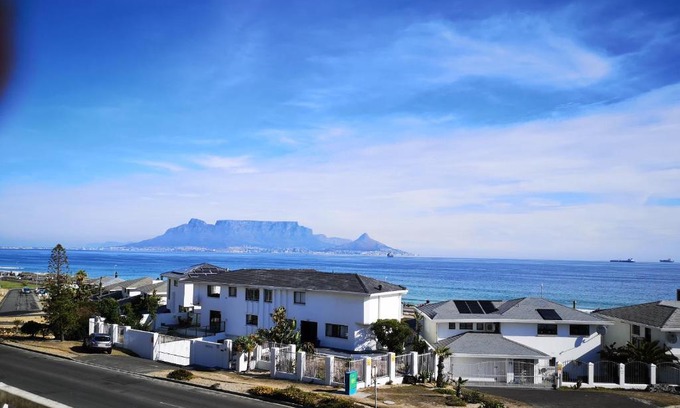West Beach Apartamento | Seaside 3 bed unit with views