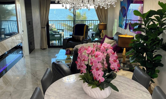 Mid Island Condominio | SEASIDE 302. Solmate is a luxurious BEACHFRONT 2BR / 2BA Condo in FMB