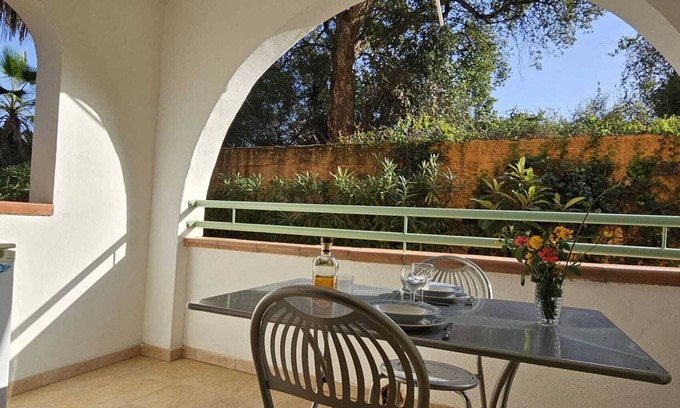 Bravone Apartamento | SEASIDE APARTMENT WITH POOL