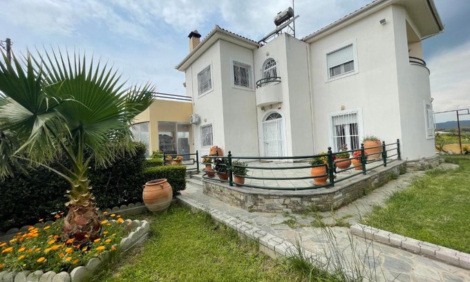 Nea Anchialos Apartamento | Seaside apartment with private garden