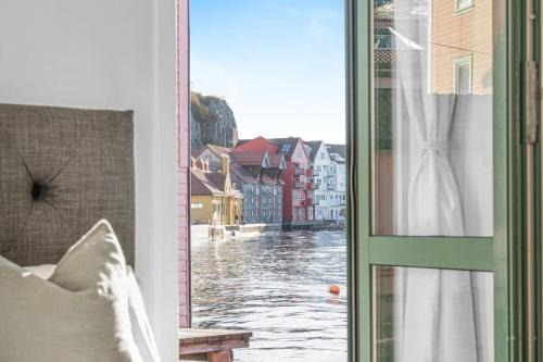 Sandviken Apartamento | Seaside Apt. Catch Crabs from Your Bedroom Window!