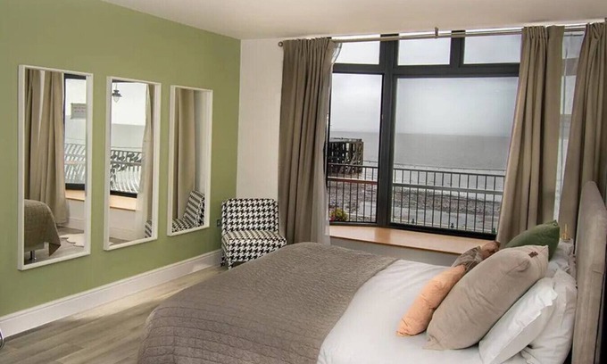 Penarth Apartamento | Seaside Bliss:1-Bedroom Apt with Sea Views