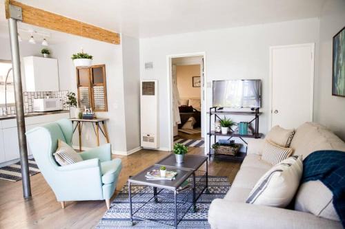 Alamitos Beach Apartamento | Seaside Bliss -Downtown! Beach! ConvCenter! Bikes!
