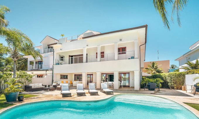 Casa de Campo Villa | Seaside Bliss w/ pool+ spectacular lake view