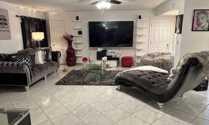 Ives Estates Apartamento | "Seaside Chic: Near Aventura Mall"