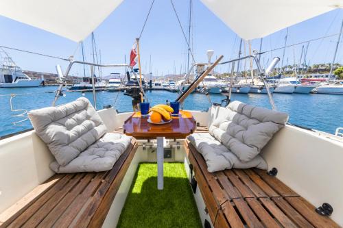 Puerto Calero Alquiler De Eote | Seaside Chill-out Stay on a Sail Yacht