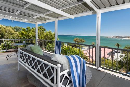 Gordons Bay Central Casa | 'Seaside Cottage', Sleeps 4 with a 3 minute walk from the beach!