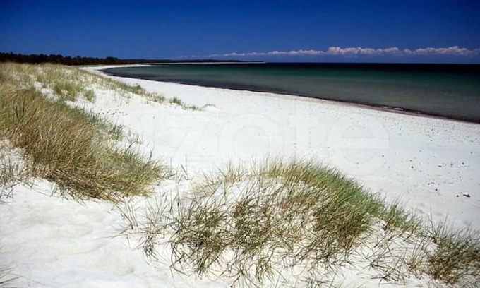 Tofta Cabina | Beach cottage by the sea with its own lake plot, jetty and boat