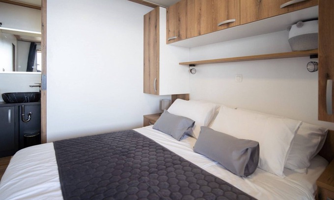 Novi Vinodolski Casa | Seaside Deluxe Escape at Klenovica Camping - Two Bedroom Holiday Home with Terrace