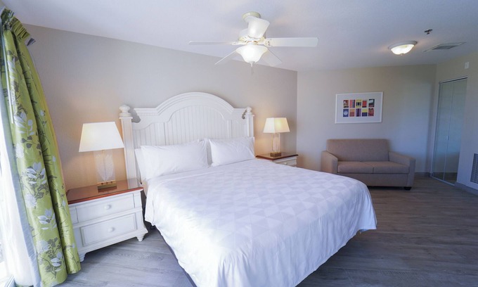 Crystal Harbour Complejo | Seaside Dream! Amazing Island View Room w/ 1 Queem Bed, Outdoor Pool