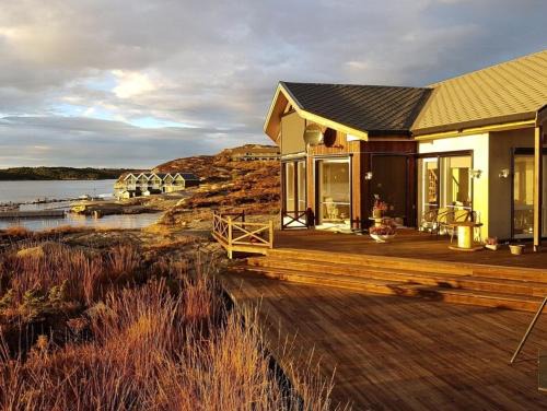 Steinsland Casa | Seaside Dream Cabin With Jacuzzi