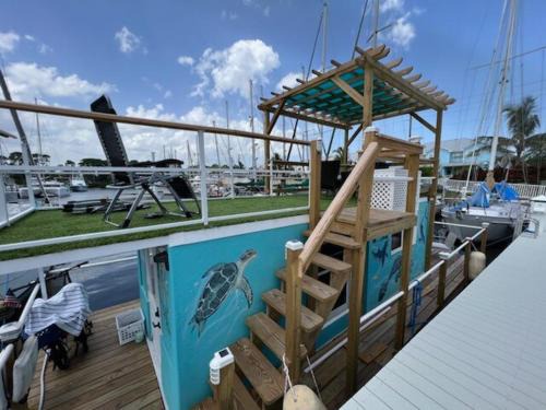 Merritt Island Alquiler De Eote | Seaside Escape A Cozy Houseboat