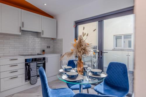 Montpelier Apartamento | Seaside Escape l Steps from Brighton Beach l Balcony l 1BD