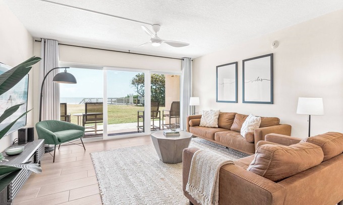 Satellite Beach Condominio | Oceanfront Ground Floor Walkout with Stunning Views at Paradise Beach Club