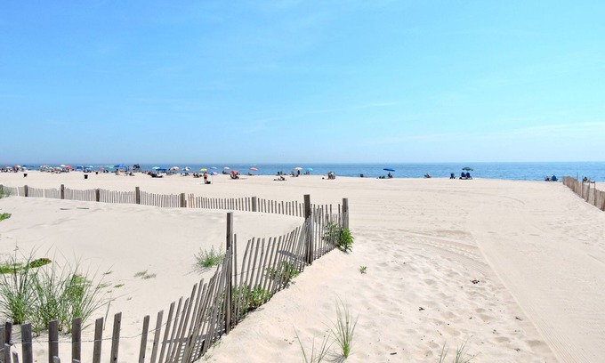 Point Pleasant Beach Casa | Elegante casa de playa con amplias áreas comunes (¡pasos a la playa y al paseo marítimo!)