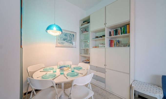 Cavi Apartamento | Seaside Flat x 6 chalkboard! Free Parking