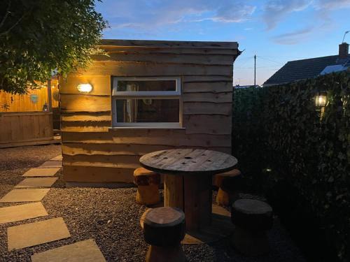 Kinmel Bay Chalet De Esquí | Seaside garden with hot tub