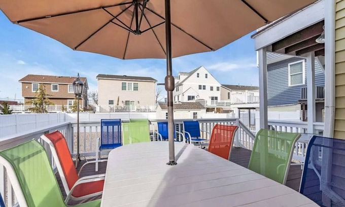 Seaside Heights Casa | Seaside Getaway! 3 Blocks to Beach +Washer/Dryer