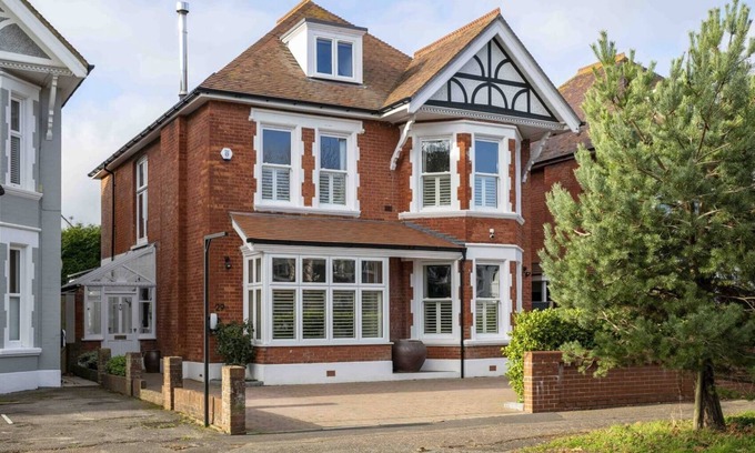 Boscombe Cabaña | Seaside glamour- steps from the beach - Oceans Reach