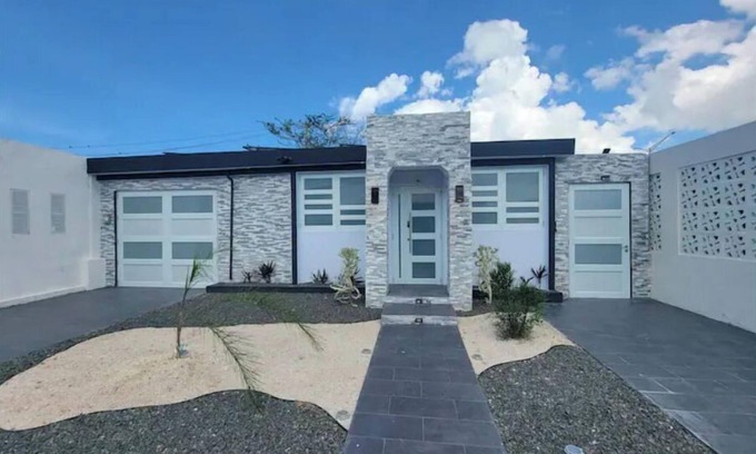 Cangrejo Arriba Casa | Sea Haven Un espacioso refugio familiar con casa de huéspedes cerca de la playa