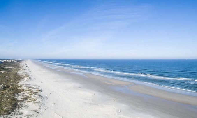 Butler Beach Apartamento | Seaside Haven Stylish Condo 3 Pools New Rental