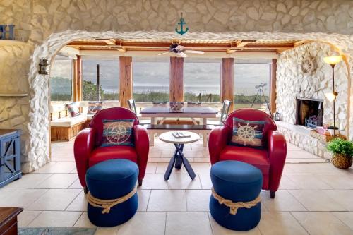 Ocean Park Apartamento | Seaside Home on the Space Coast with Beach Access!