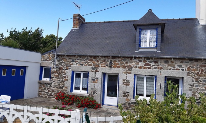 Hillion Casa | Seaside house with enclosed garden 3 bedrooms/7people Beach 550m away