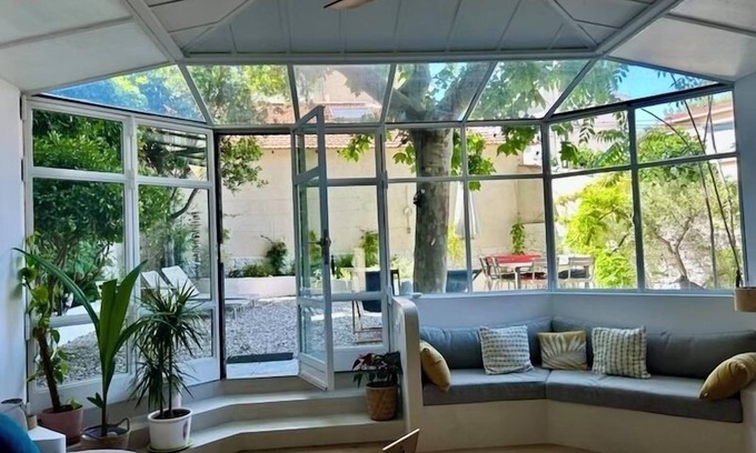 Bompard Apartamento | Seaside, magnificent 150m2 apartment with garden
