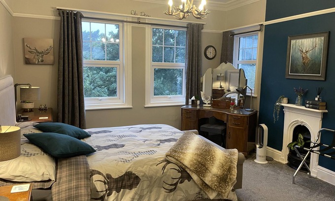 Scarborough Casa | Seaside-Scarborough-WiFi-Parking-PetsOK-Sleeps-7/8