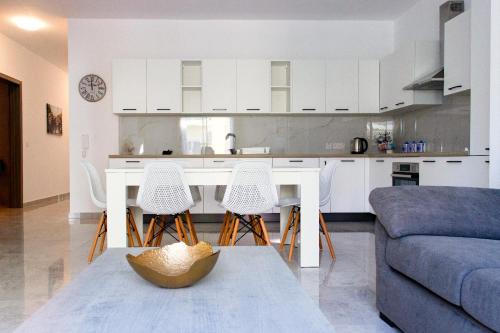 Għadira Apartamento | Seaside Serenity 6 - few mins walk to the beach by QuickTrips