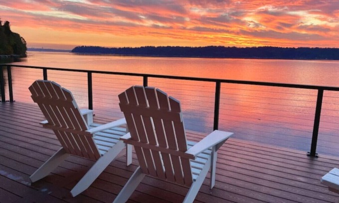 Southworth Casa | Seaside Serenity Beach Getaway w/ kayaks & SUPs!